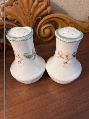 Vintage Floral Salt & Pepper Shakers